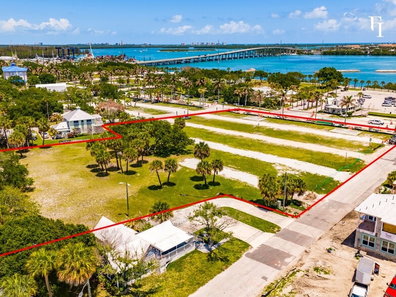 N 2nd St, Fort Pierce, FL à vendre - Photo du bâtiment - Image 3 de 20
