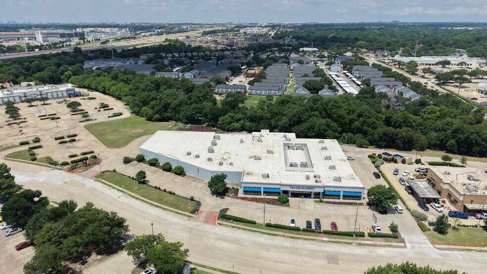 601 Accent Dr, Plano, TX à vendre - Photo du bâtiment - Image 3 de 7