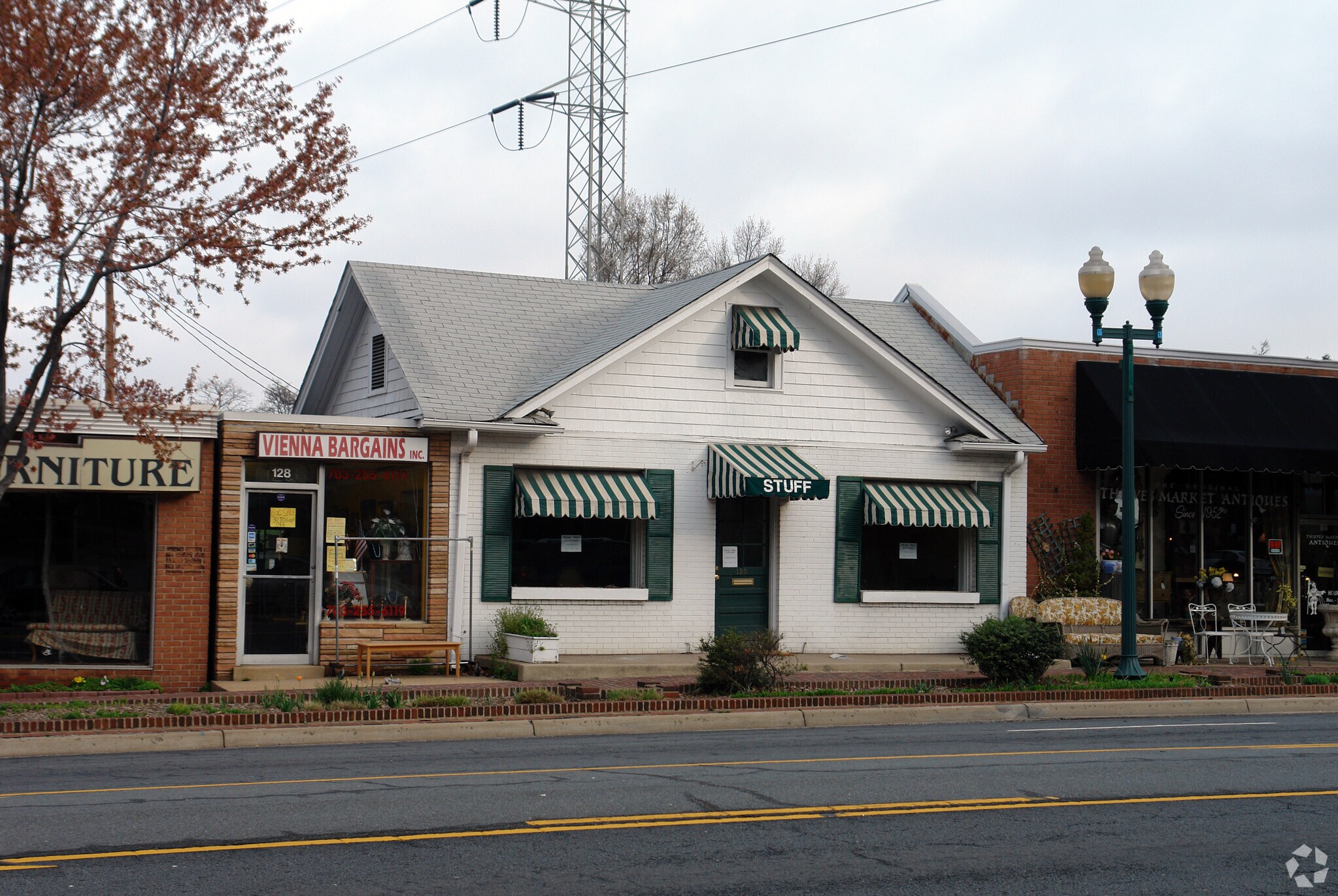 126-132 Maple Ave, Vienna, VA à louer Photo principale- Image 1 de 3