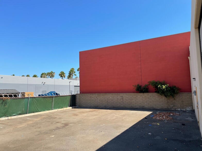 1894 S Santa Cruz St, Anaheim, CA for lease - Building Photo - Image 2 of 2