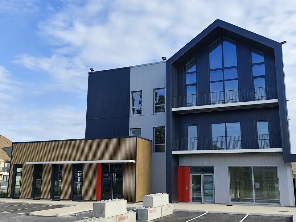 Office in Plaisir for lease Building Photo- Image 1 of 9