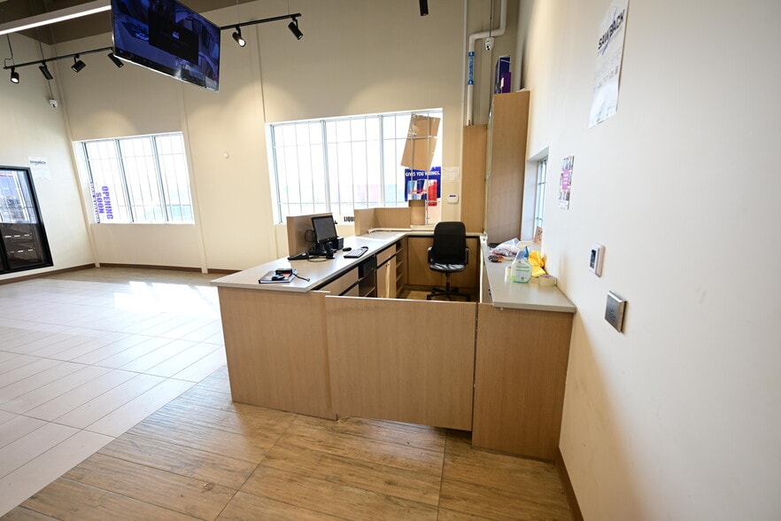 28 Strathmoor Dr, Sherwood Park, AB for lease - Building Photo - Image 3 of 9