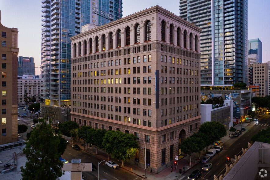 855 S Hill St, Los Angeles, CA à louer - Photo du bâtiment - Image 3 de 27
