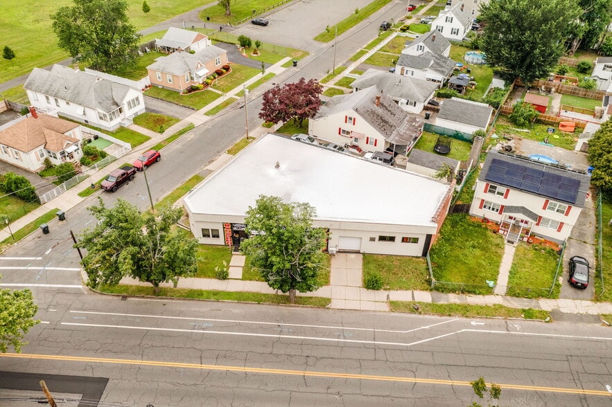 218 Saint James Blvd, Springfield, MA for sale - Building Photo - Image 3 of 24