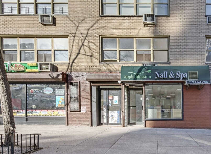 941 1st Ave, New York, NY à louer - Photo du bâtiment - Image 1 de 3