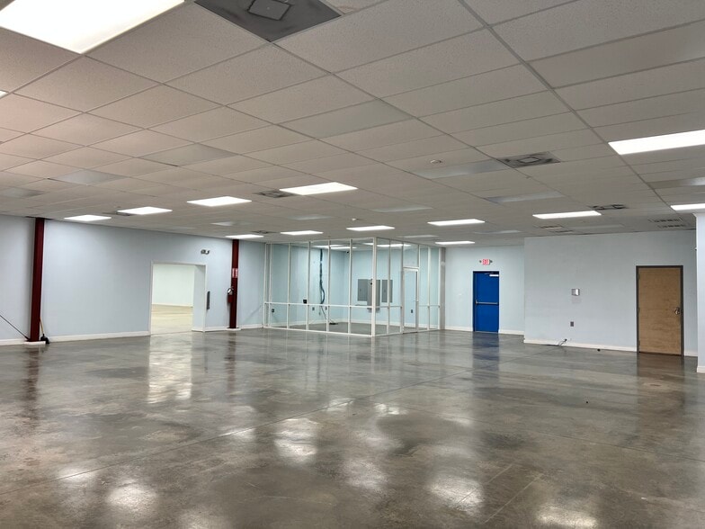 2617 Executive Point Dr, Monroe, NC for sale - Building Photo - Image 2 of 13