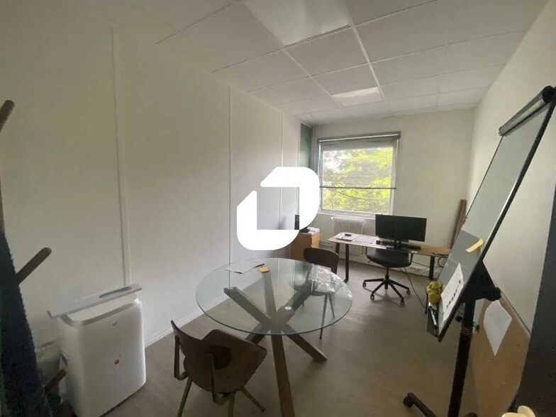 Flex in Osny for sale - Building Photo - Image 3 of 18