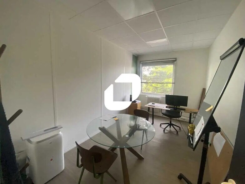 Local d'activités dans Osny à vendre - Photo du bâtiment - Image 3 de 18