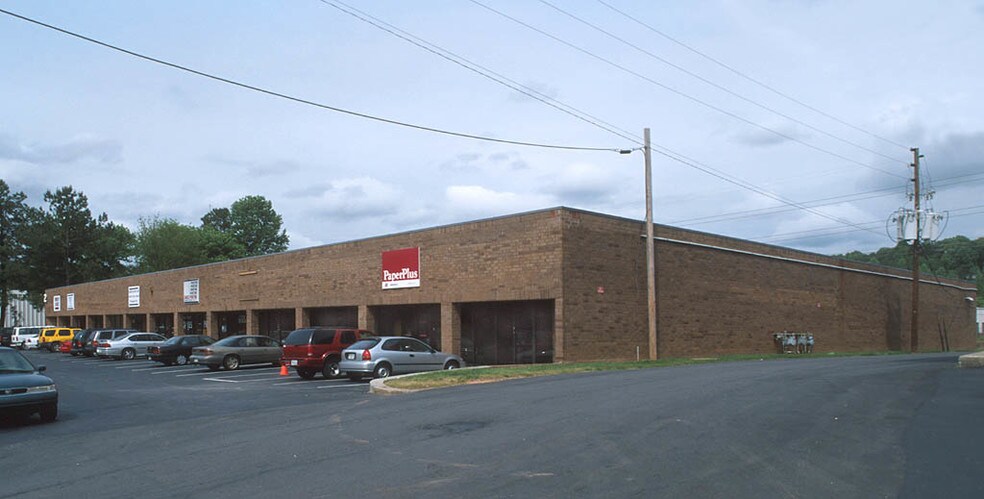 3660-3672 Oakcliff Rd, Doraville, GA à louer - Photo du bâtiment - Image 2 de 8