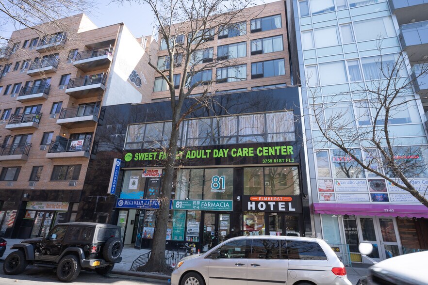 37-59 81 St, Jackson Heights, NY à vendre - Photo du bâtiment - Image 2 de 5