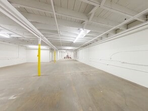 2463 S Riverside Dr, Fort Worth, TX for lease Interior Photo- Image 1 of 9