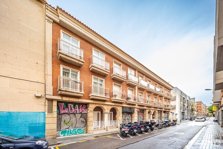 Commerce de détail dans Barcelone, Barcelona à louer - Photo du bâtiment - Image 2 de 2