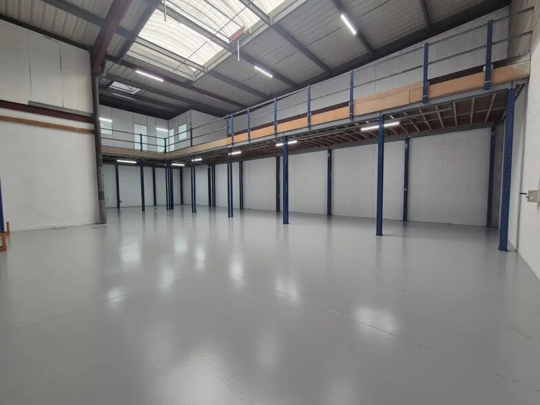 Industriel dans Le Thillay à louer - Photo intérieure - Image 2 de 11