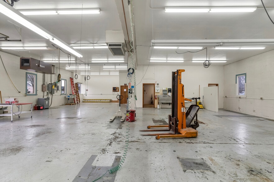 2195 Fairgrounds Rd NE, Salem, OR for lease - Building Photo - Image 3 of 7