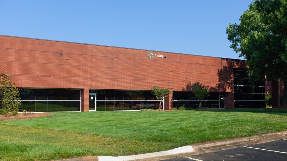 4300 Northlake Ct, Charlotte, NC for lease - Building Photo - Image 1 of 1