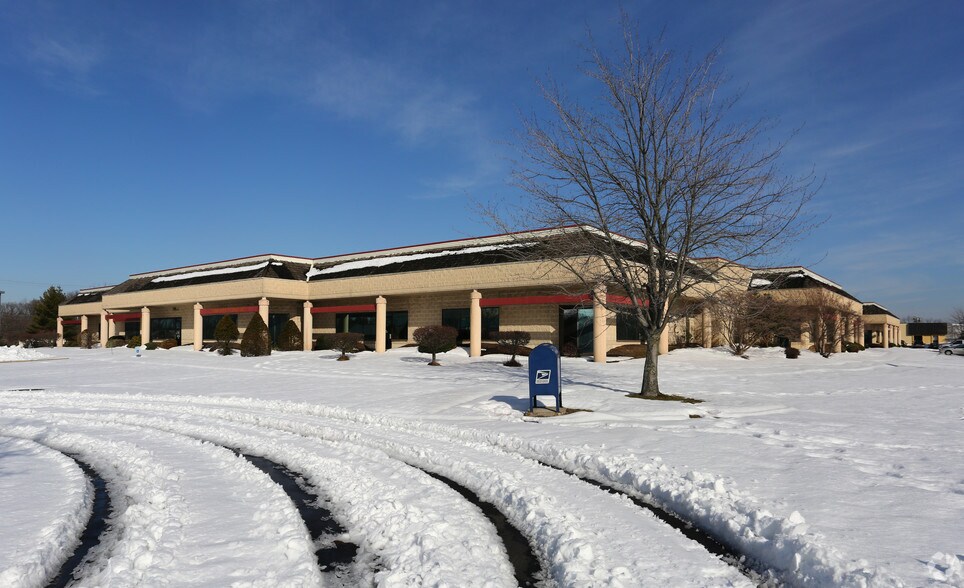 95 James Way, Southampton, PA à louer - Photo du bâtiment - Image 2 de 31