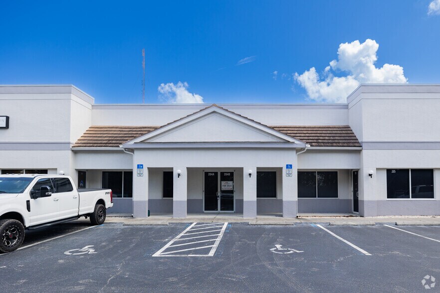 10801 Sunset Plaza Cir, Fort Myers, FL à vendre - Photo du bâtiment - Image 2 de 3
