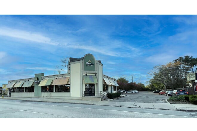 1258 Deer Park Ave, North Babylon, NY à louer - Photo du bâtiment - Image 2 de 3