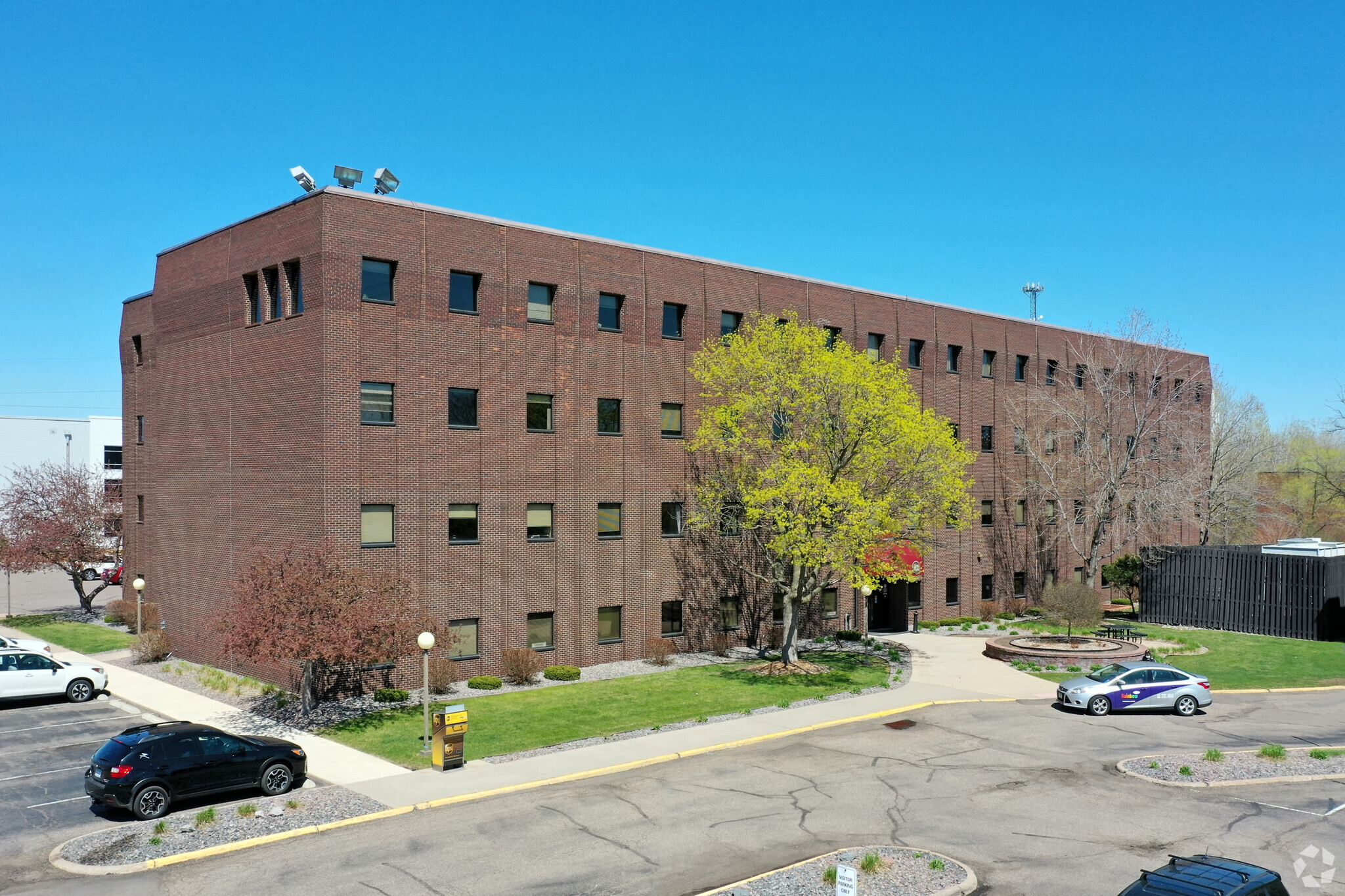 1935 W County Road B2, Roseville, MN for lease Building Photo- Image 1 of 3