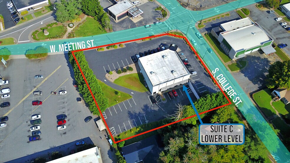 200 S College St, Morganton, NC à louer - Photo du bâtiment - Image 1 de 10