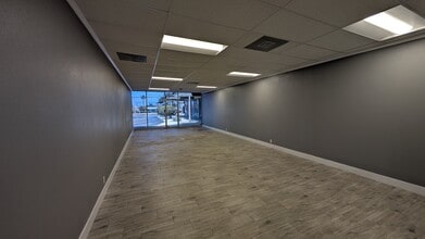 1350 N Towne Ave, Claremont, CA for lease Interior Photo- Image 2 of 2