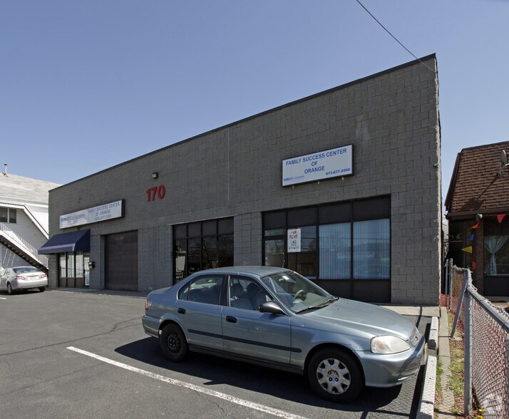 170 Scotland Rd, Orange, NJ à louer - Photo du bâtiment - Image 2 de 11