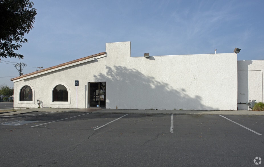 44 E Barstow Ave, Fresno, CA for sale - Building Photo - Image 3 of 8