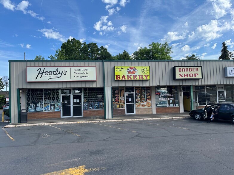 8602-8624 SW Hall Blvd, Beaverton, OR for lease - Building Photo - Image 2 of 10