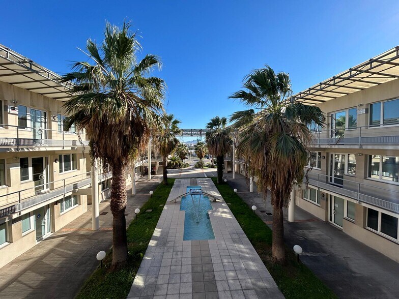 7 Avenue Andre Roussin, Marseille à louer - Photo du bâtiment - Image 2 de 16