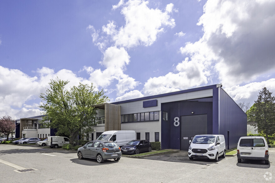 Flex in Saint-Ouen-l'Aumône for lease - Building Photo - Image 2 of 3