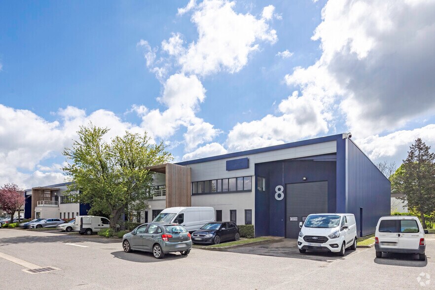 Flex dans Saint-Ouen-l'Aumône à louer - Photo du bâtiment - Image 2 de 3