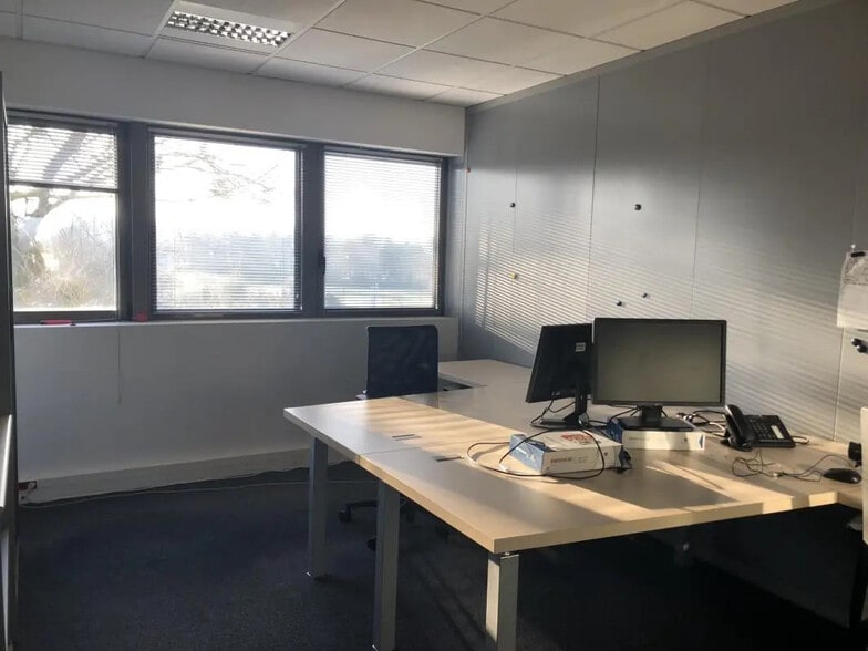 Office in Rennes for lease - Interior Photo - Image 3 of 9