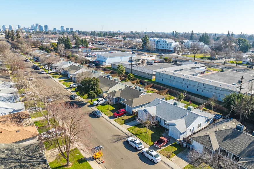 1819 Madrone Ave, West Sacramento, CA à vendre - Vidéo aérienne - Image 2 de 7