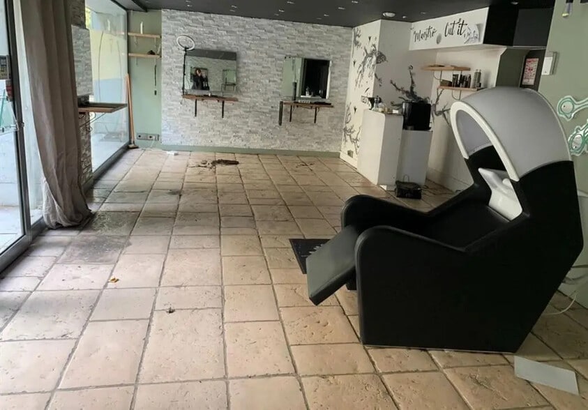 Retail in Paris for lease - Interior Photo - Image 1 of 4