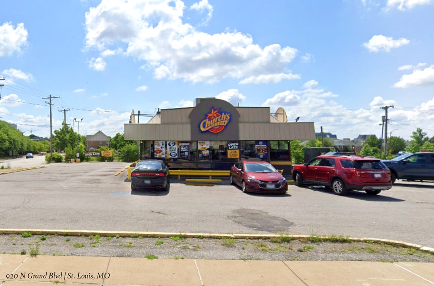 Chuch's Chicken - Portfolio of 3 portfolio of 3 properties for sale on LoopNet.ca - Building Photo - Image 2 of 9