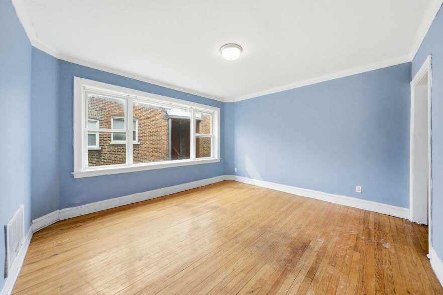 7352 S Langley Ave, Chicago, IL for sale - Building Photo - Image 2 of 11