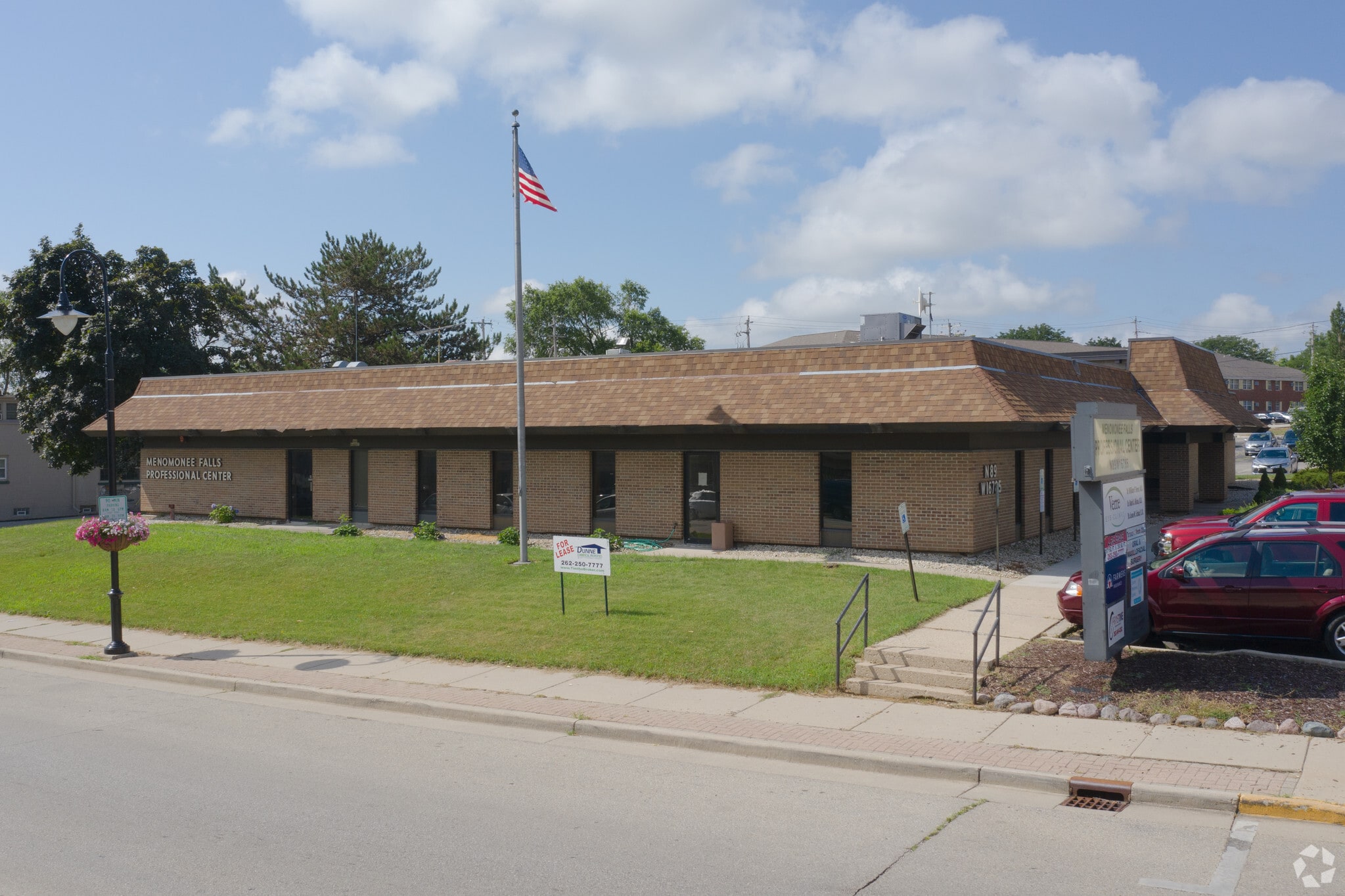 N89W16785 Appleton Ave, Menomonee Falls, WI à louer Photo du bâtiment- Image 1 de 10