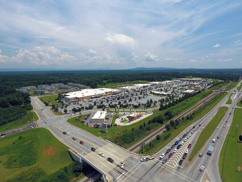 256 Rolling Hills Cir, Easley, SC for lease - Building Photo - Image 1 of 9