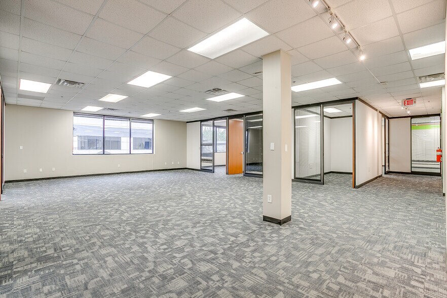 10200 Plano Rd, Dallas, TX à louer - Photo du bâtiment - Image 3 de 15