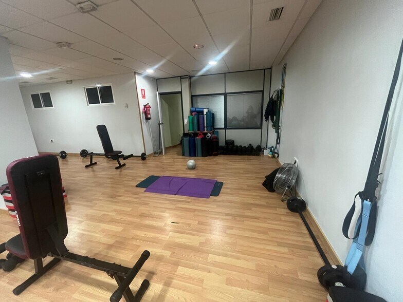 Commerce de détail dans Cáceres, Cáceres à vendre - Photo du bâtiment - Image 3 de 29