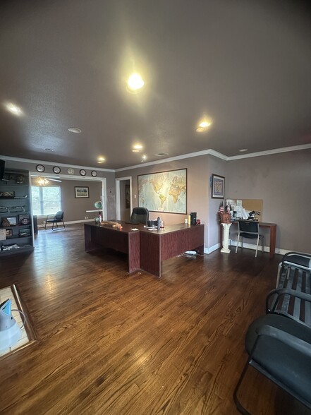 117 E Park Row Dr, Arlington, TX for lease - Interior Photo - Image 3 of 14