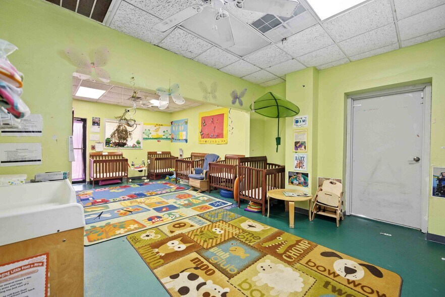 1511 N 10th St, Baytown, TX à louer - Photo intérieure - Image 3 de 12