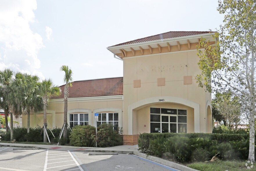 3943 Tamiami Trl, Punta Gorda, FL à vendre - Photo du bâtiment - Image 3 de 6