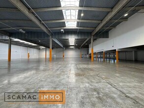 Industriel dans Lisses à louer Photo intérieure- Image 2 de 9