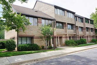 849 Quince Orchard Blvd, Gaithersburg, MD à louer Photo du bâtiment- Image 1 de 7