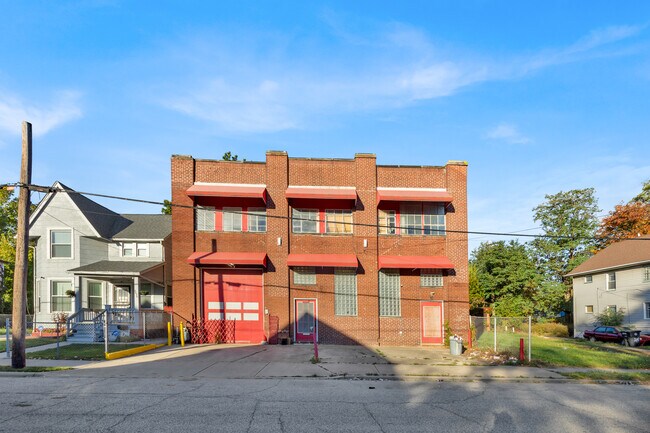 Plus de détails pour 2032 W 105th St, Cleveland, OH - Industriel à vendre