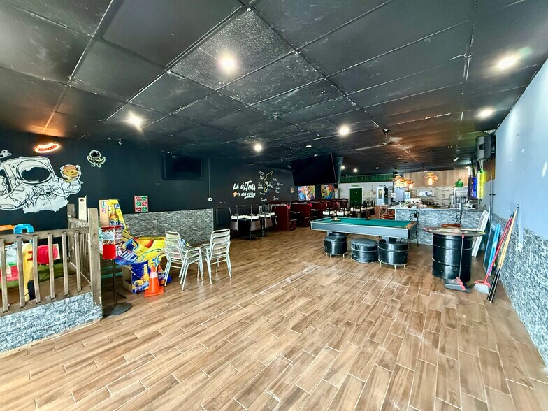 1155 N Washington Blvd, Sarasota, FL à louer - Photo du bâtiment - Image 2 de 18