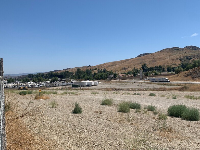 32300 Castaic Rd, Castaic, CA à louer - Photo principale - Image 1 de 9