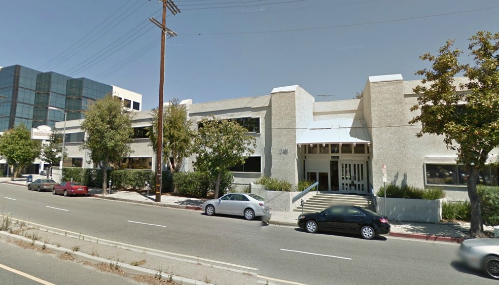 18401 Burbank Blvd, Tarzana, CA for sale - Building Photo - Image 1 of 1