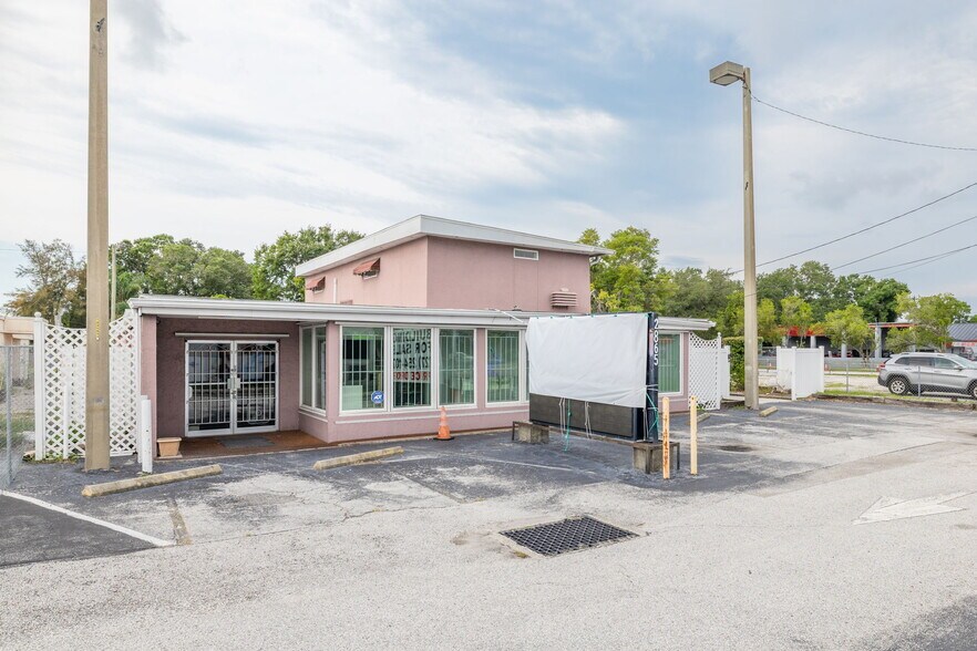 2865 E Bay Dr, Largo, FL à vendre - Photo du bâtiment - Image 1 de 41